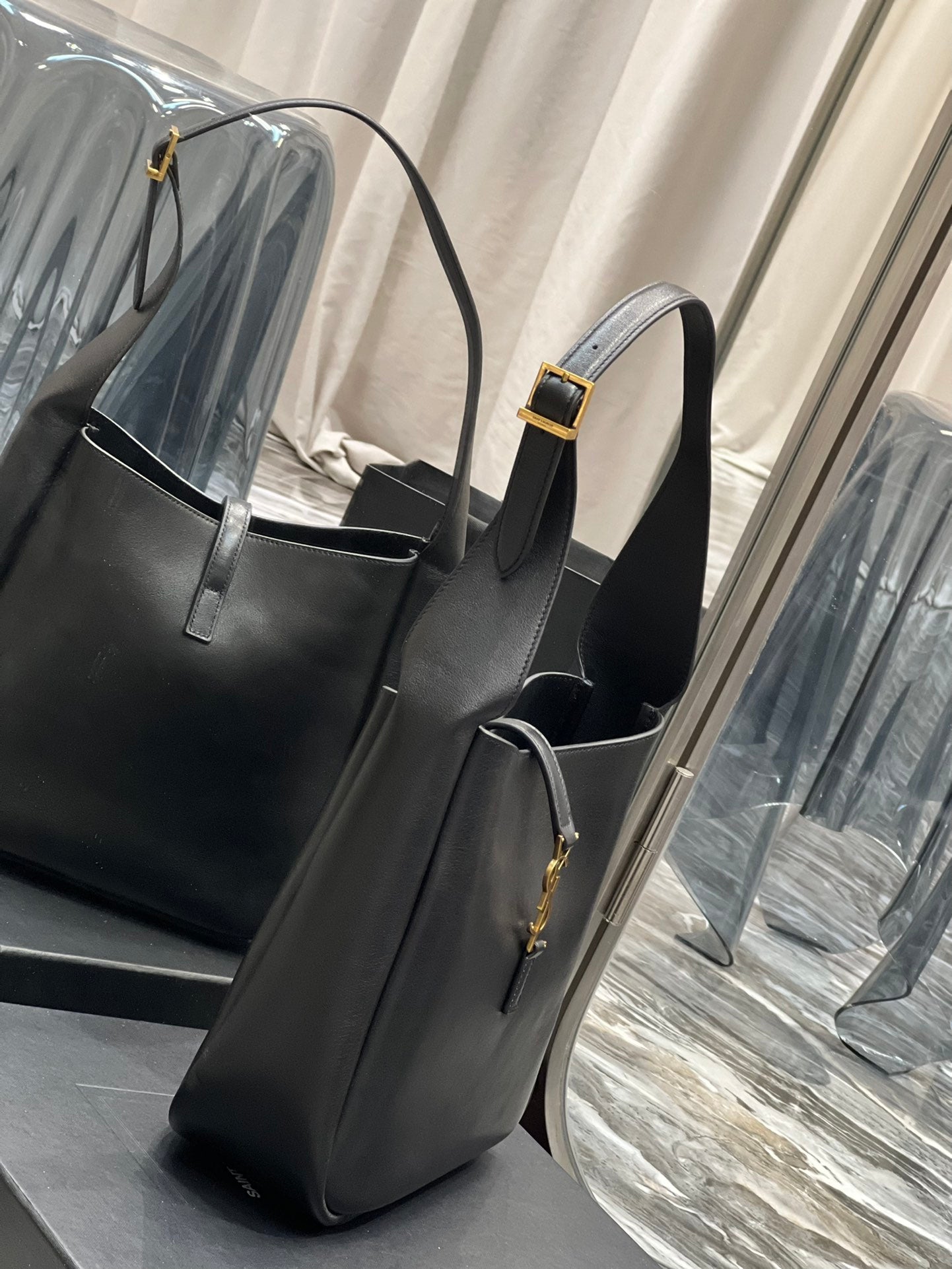 YSL LE 5 À 7 SOFT SMALL HOBO BAG IN SMOOTH LEATHER