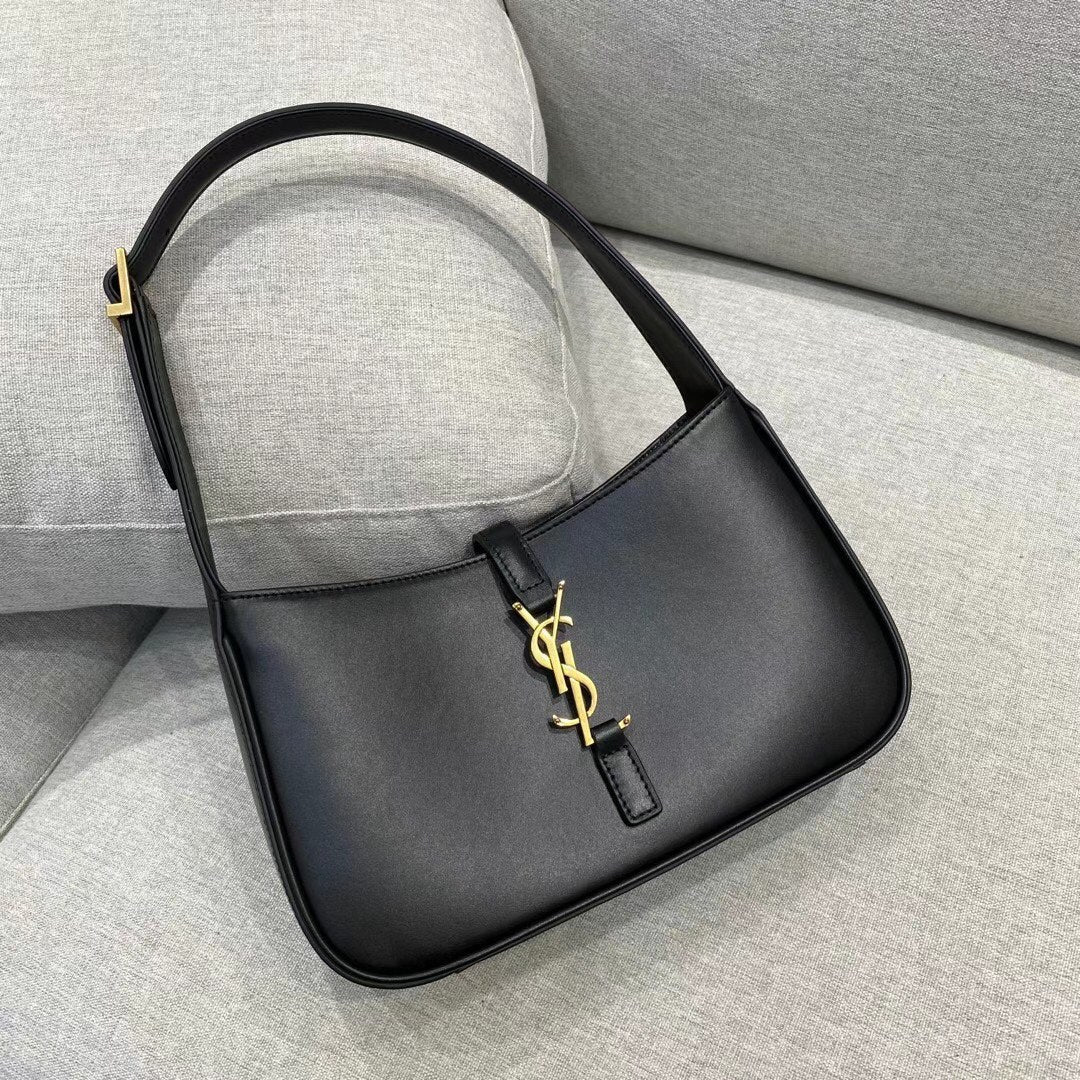 YSL Le 5 A 7 Hobo Bag In Smooth Leather