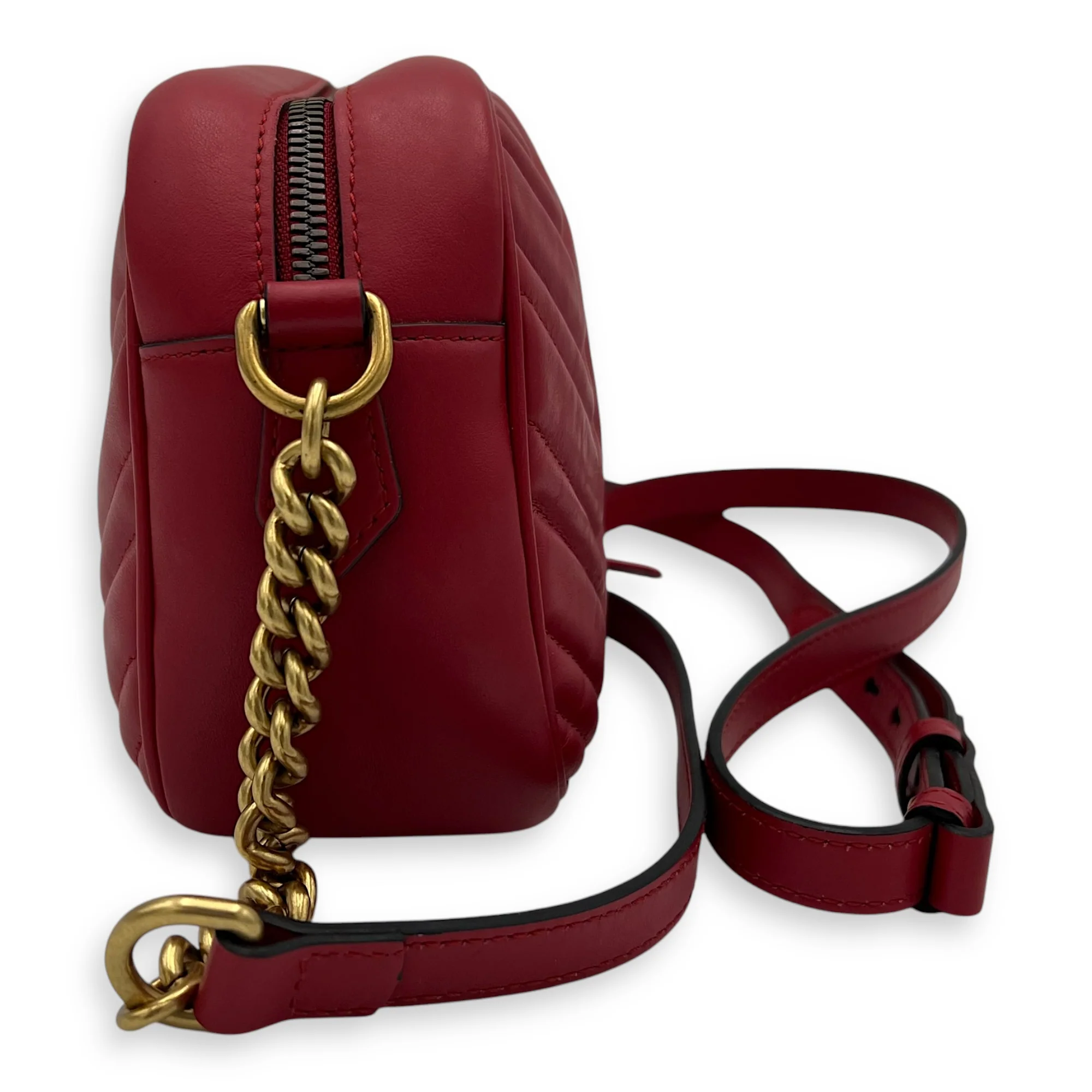 GG Marmont Shoulder Bag Red in Calfskin, Gold hardware