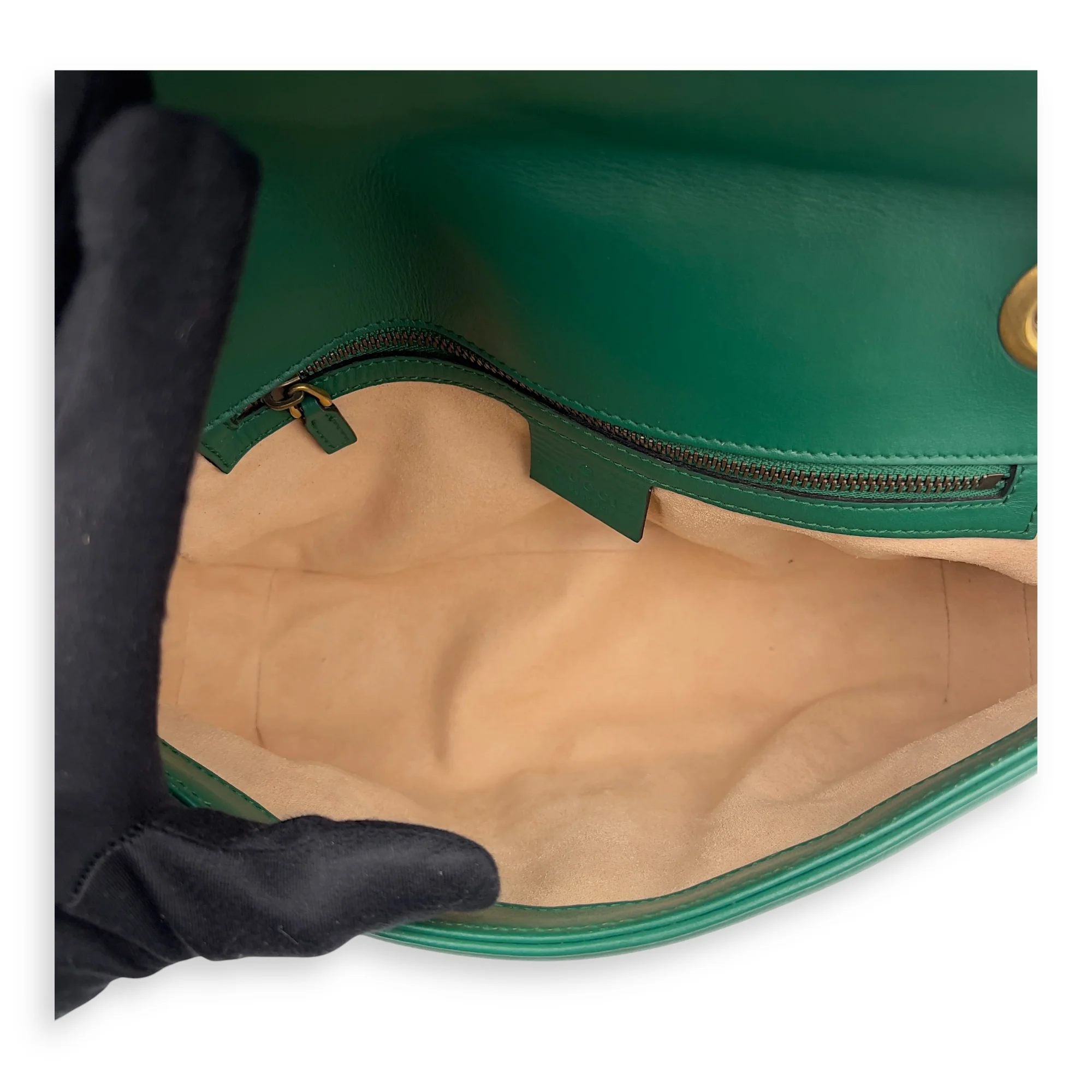 GG Marmont Shoulder Bag Small Green in Calfskin, Gold hardware