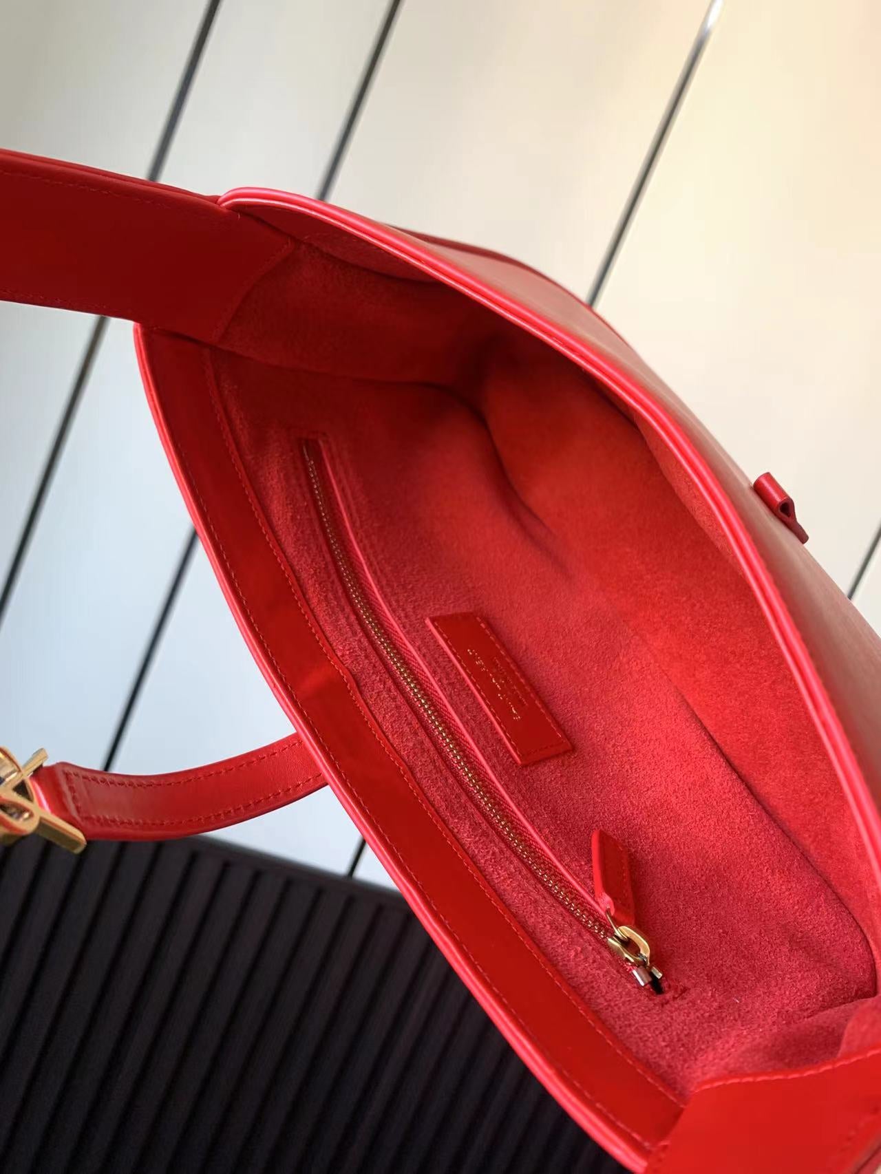 YSL Le 5 A 7 Hobo Bag In Smooth Leather
