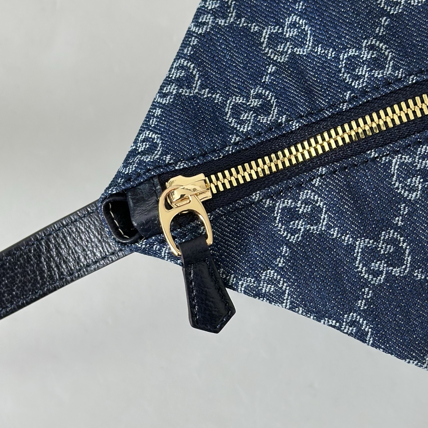 Gucci Vanity Top Handle Blue and white GG denim - Bag