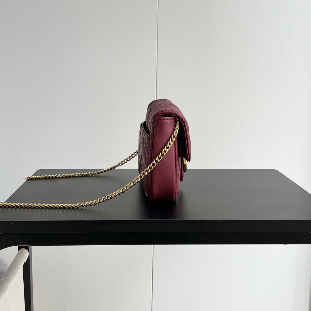 Gucci GG Marmont matelassé leather super mini bag