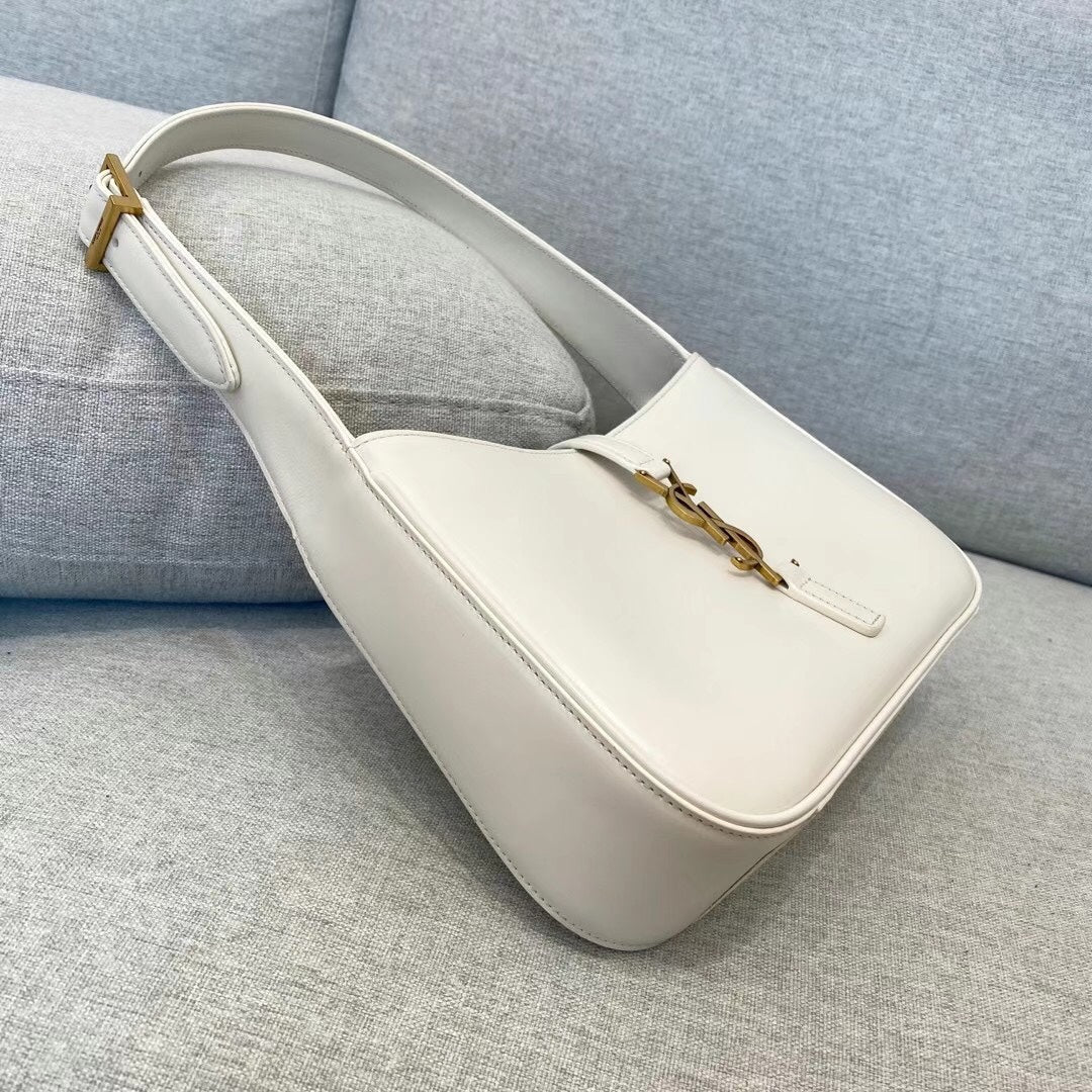 YSL Le 5 A 7 Hobo Bag In Smooth Leather