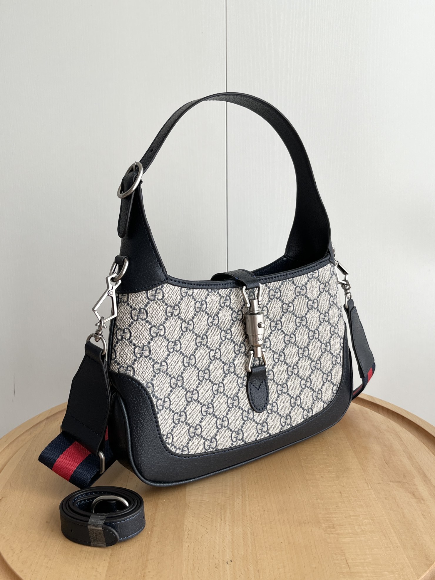 Gucci Jackie 1961 small GG shoulder bag Beige and blue GG canvas - Bag