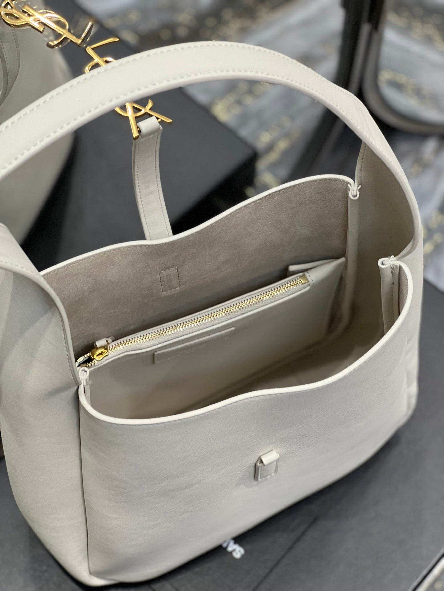 YSL LE 5 À 7 SOFT SMALL HOBO BAG IN SMOOTH LEATHER