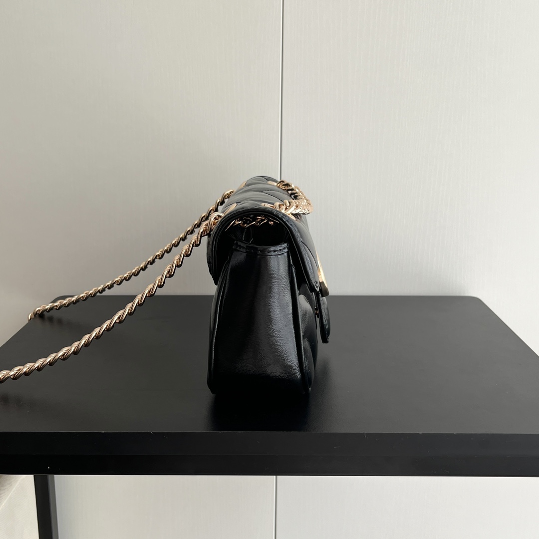 Gucci GG Marmont matelassé leather super small bag