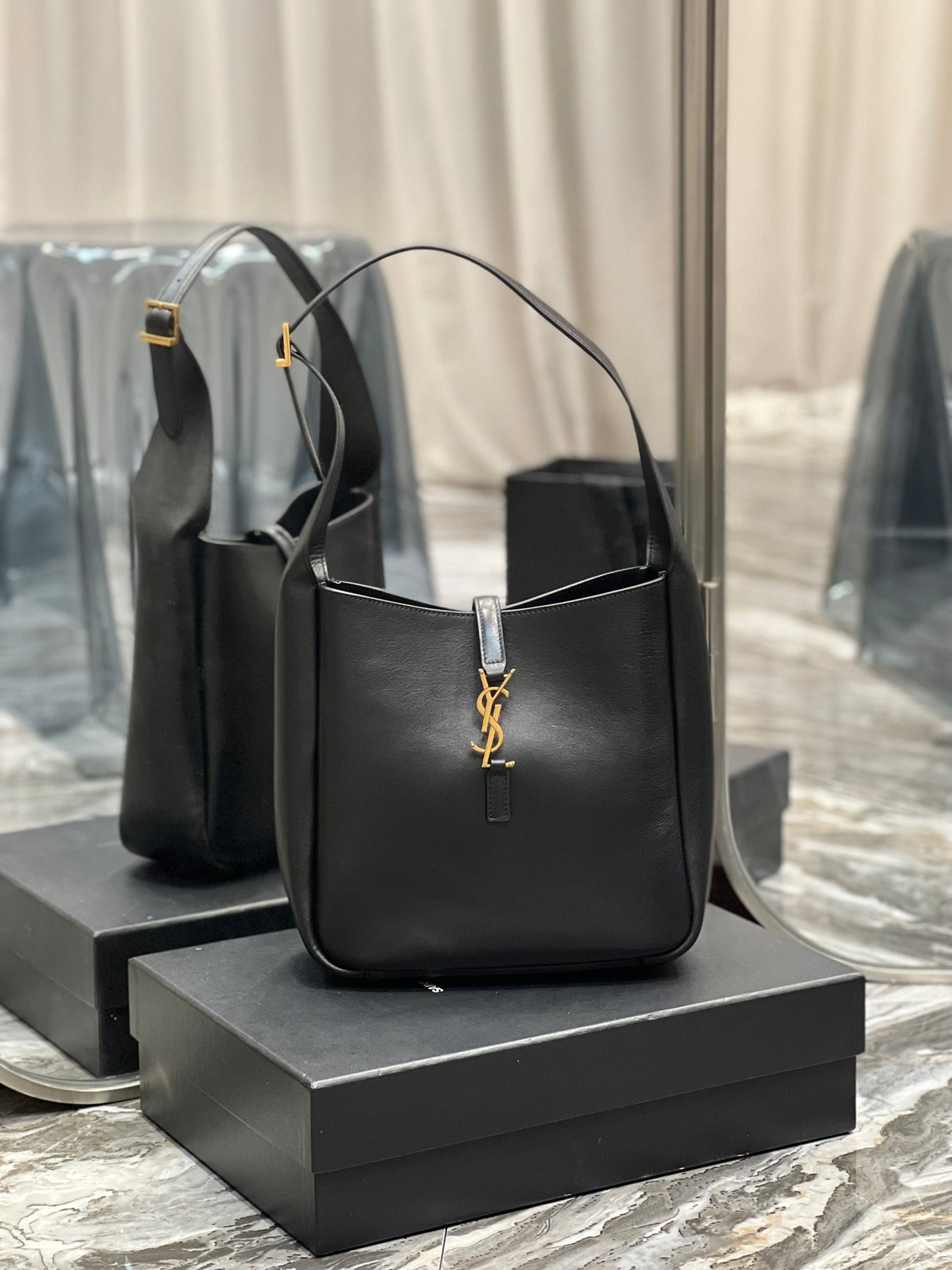 YSL LE 5 À 7 SOFT SMALL HOBO BAG IN SMOOTH LEATHER