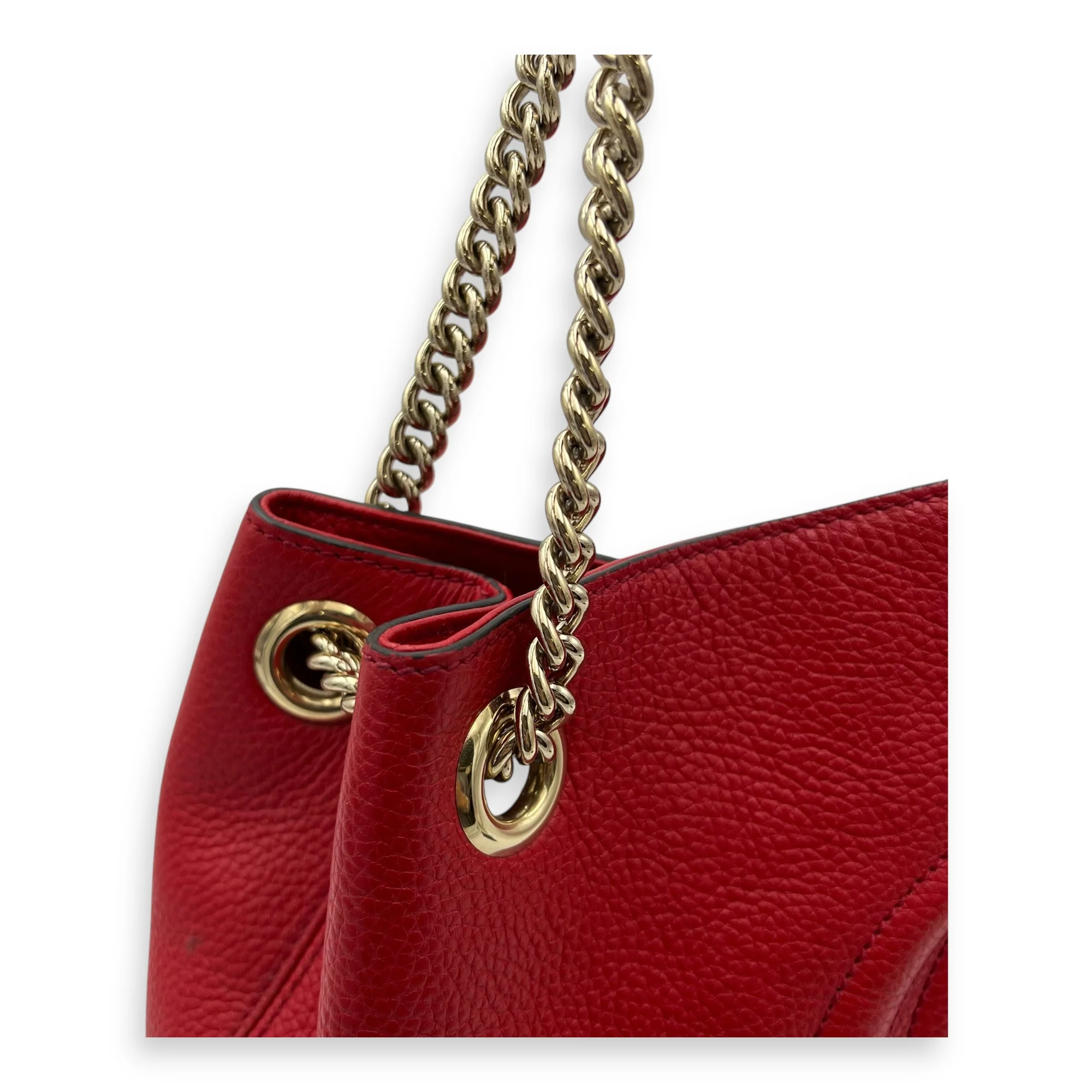 Soho Shoulder Bag Red in Calfskin, Gold hardware