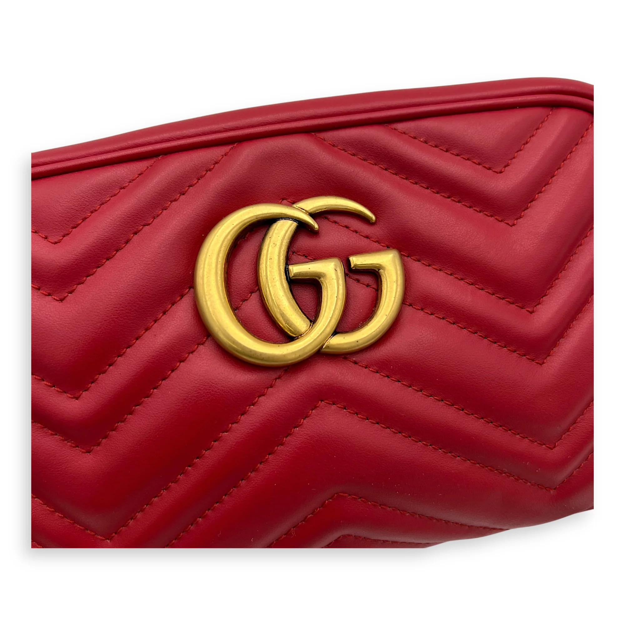 GG Marmont Shoulder Bag Red in Calfskin, Gold hardware