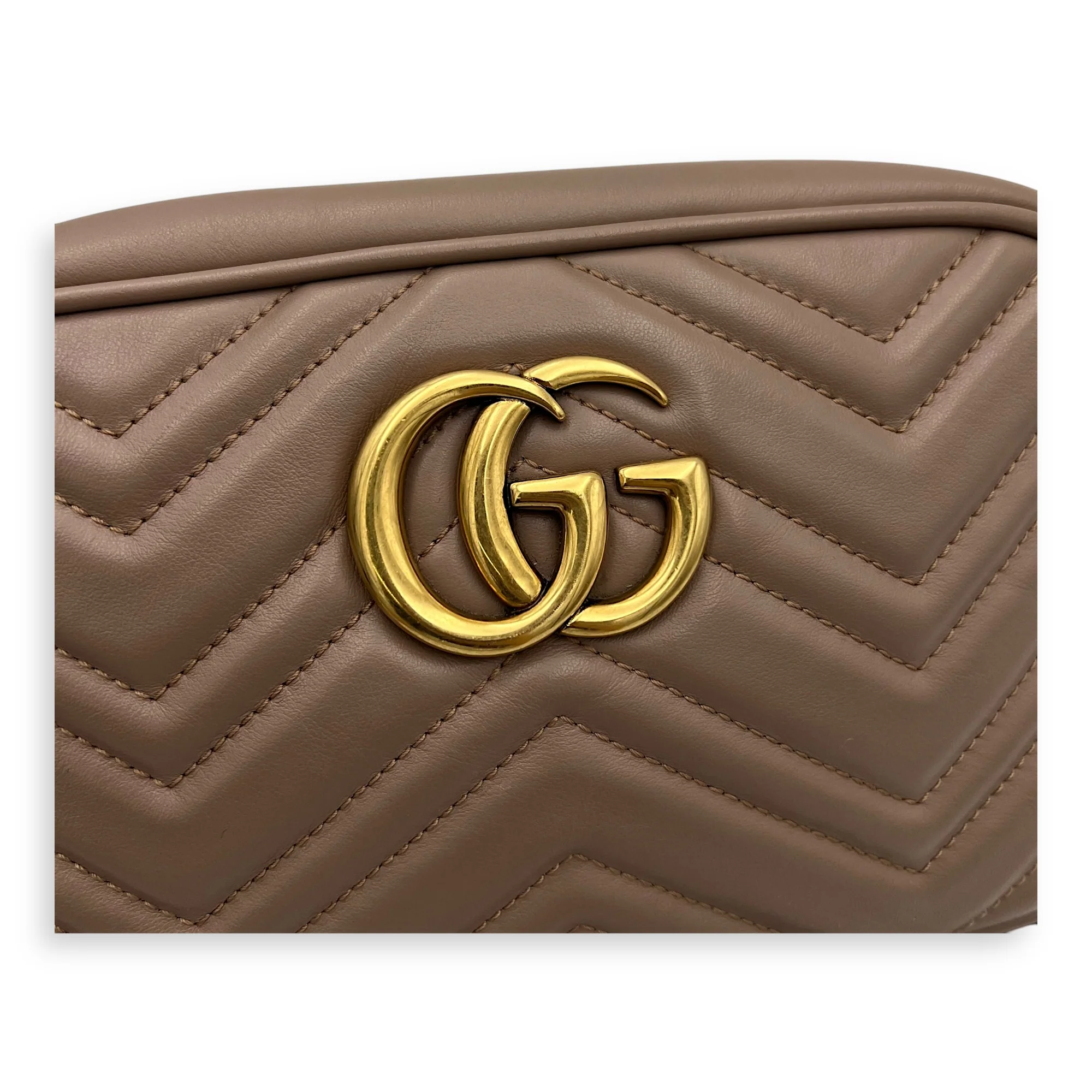 GG Marmont Crossbody Bag Medium Pink in Calfskin, Gold hardware