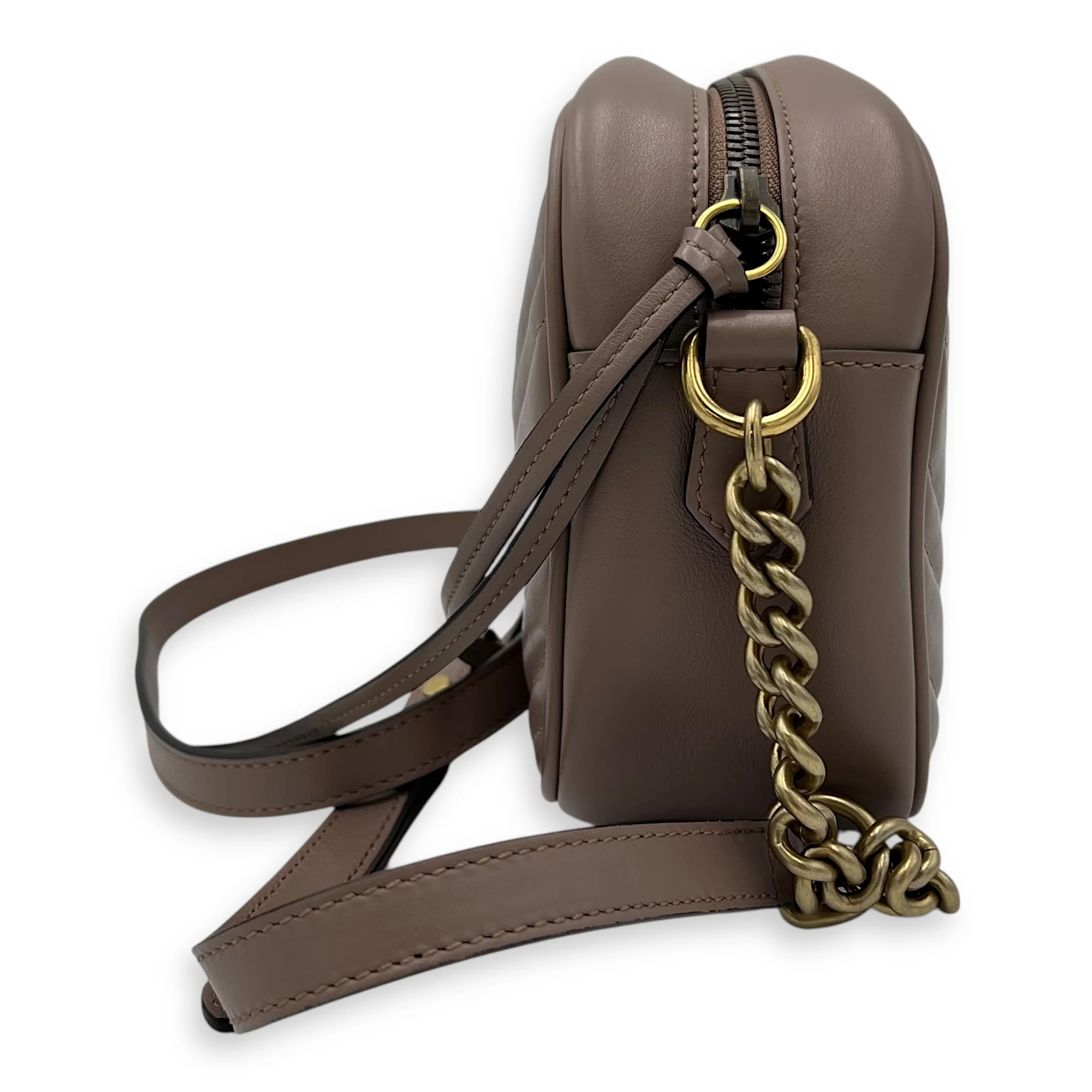 GG Marmont Crossbody Bag Medium Pink in Calfskin, Gold hardware