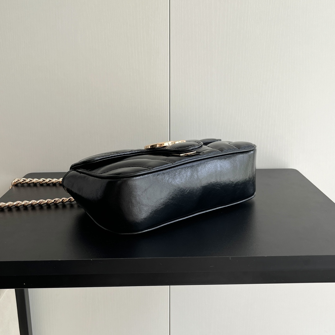 Gucci GG Marmont matelassé leather super small bag
