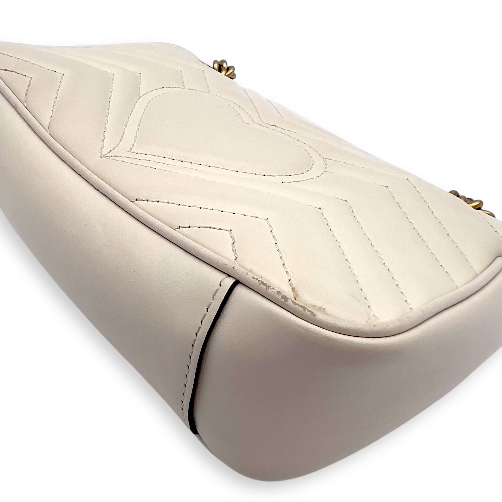 GG Marmont Shoulder Bag Mini White in Calfskin, Gold hardware