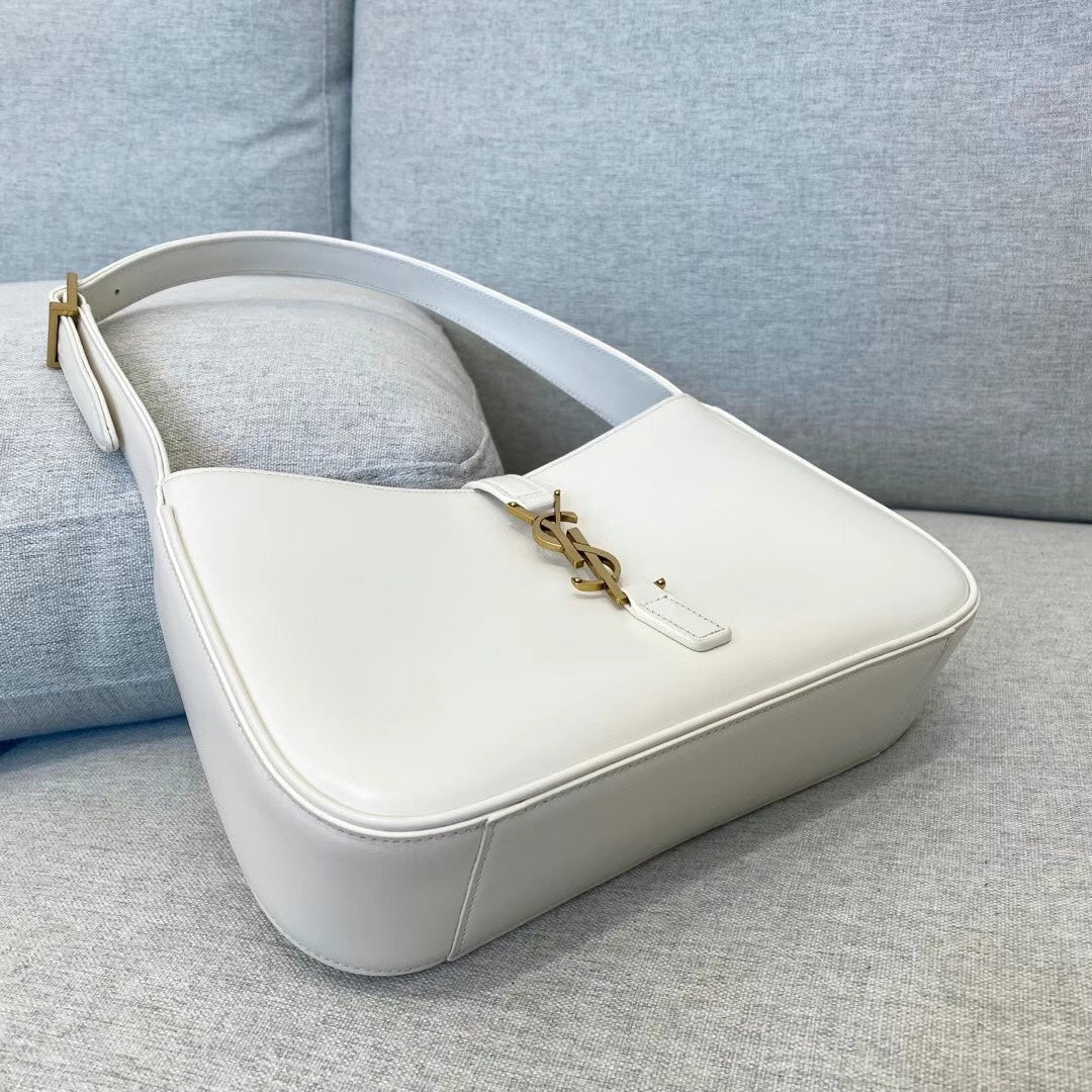 YSL Le 5 A 7 Hobo Bag In Smooth Leather