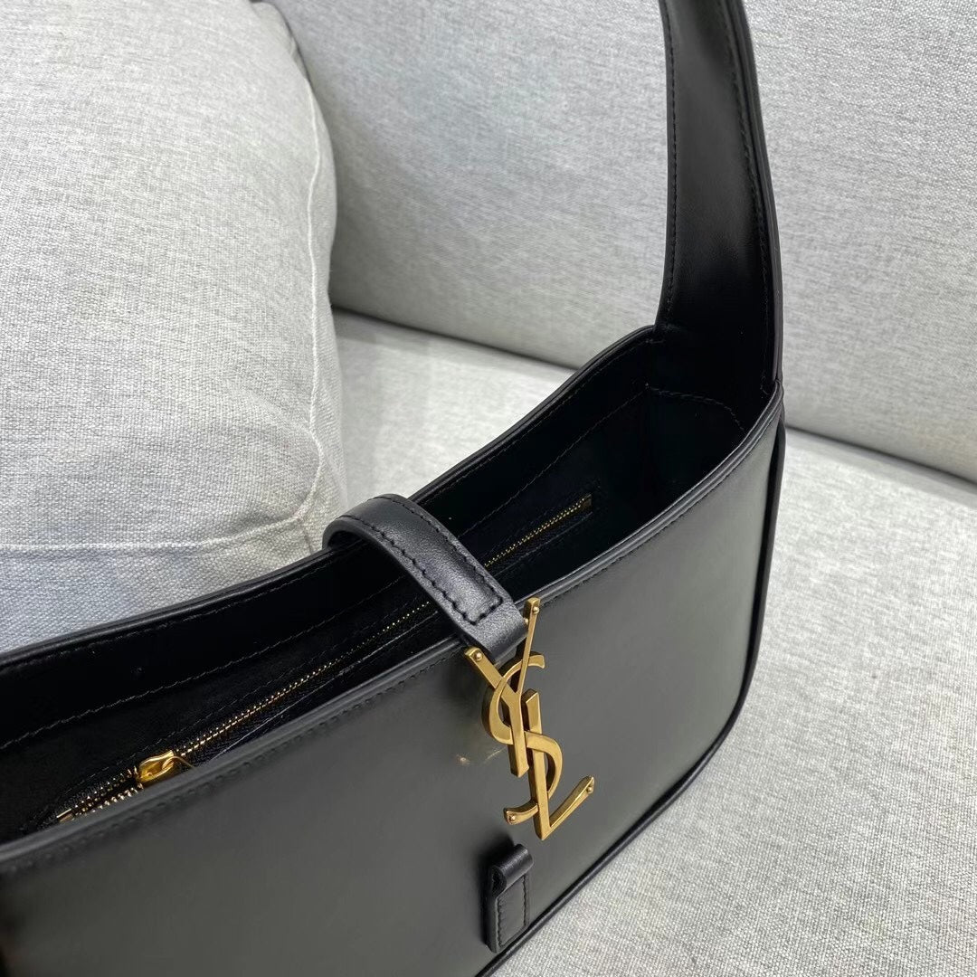 YSL Le 5 A 7 Hobo Bag In Smooth Leather