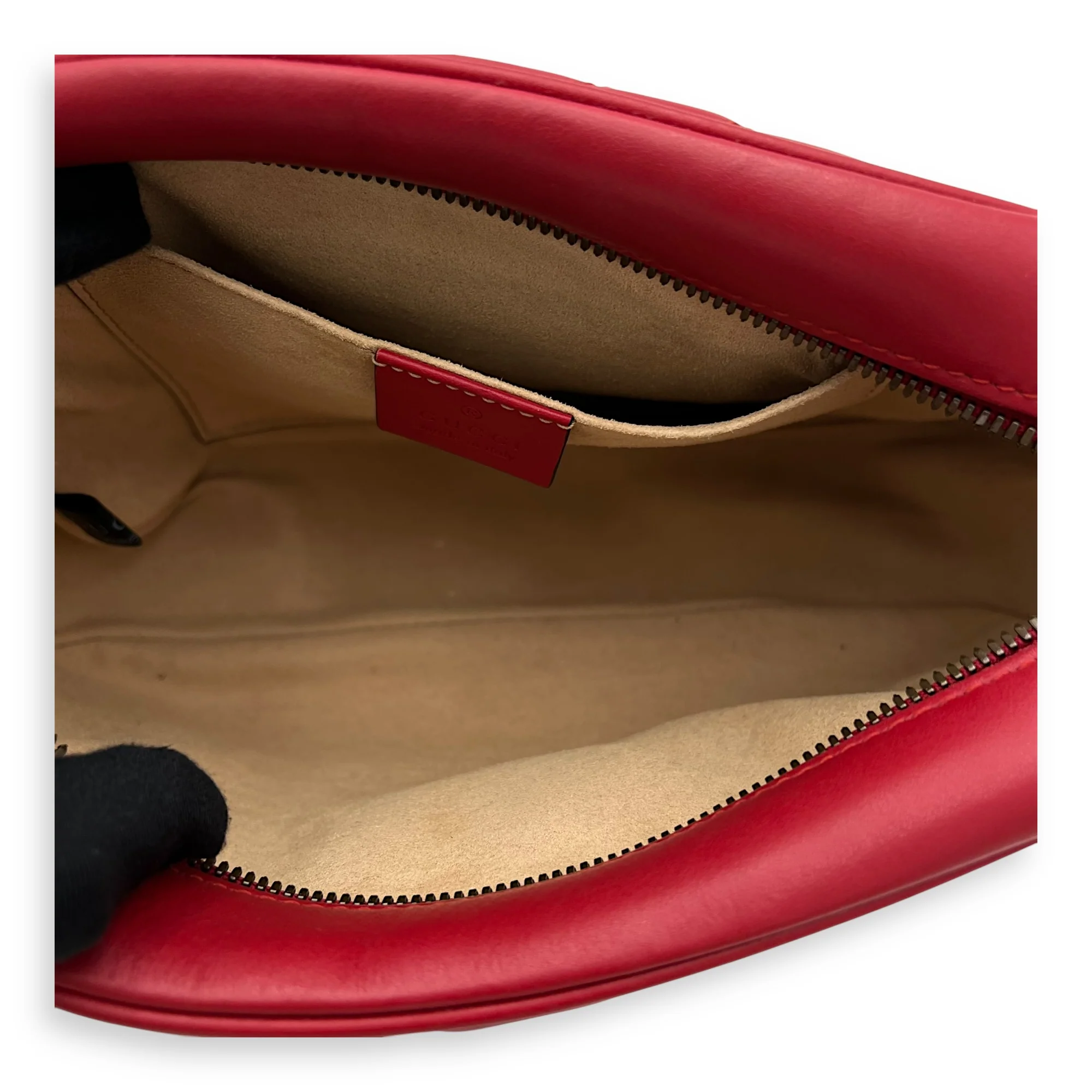 GG Marmont Shoulder Bag Red in Calfskin, Gold hardware