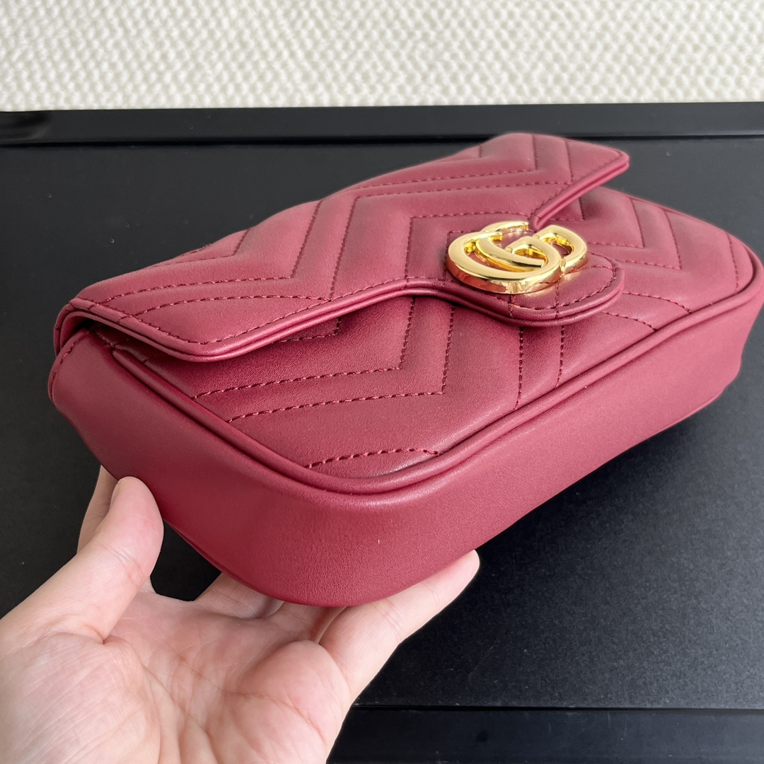 Gucci GG Marmont matelassé leather super mini bag