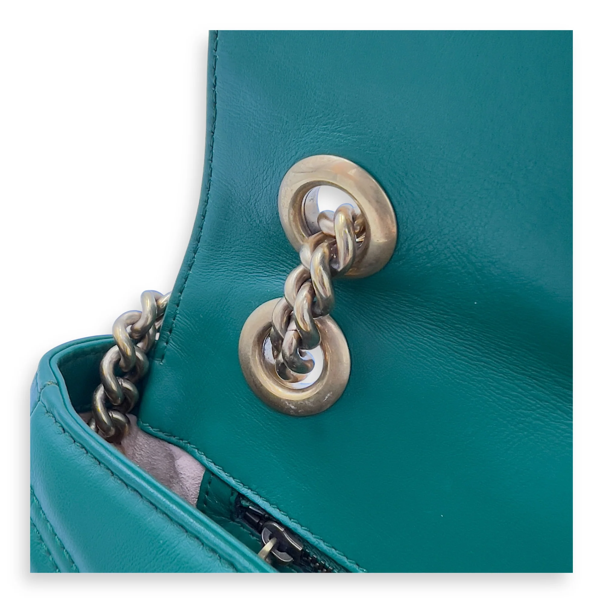 GG Marmont Shoulder Bag Small Green in Calfskin, Gold hardware