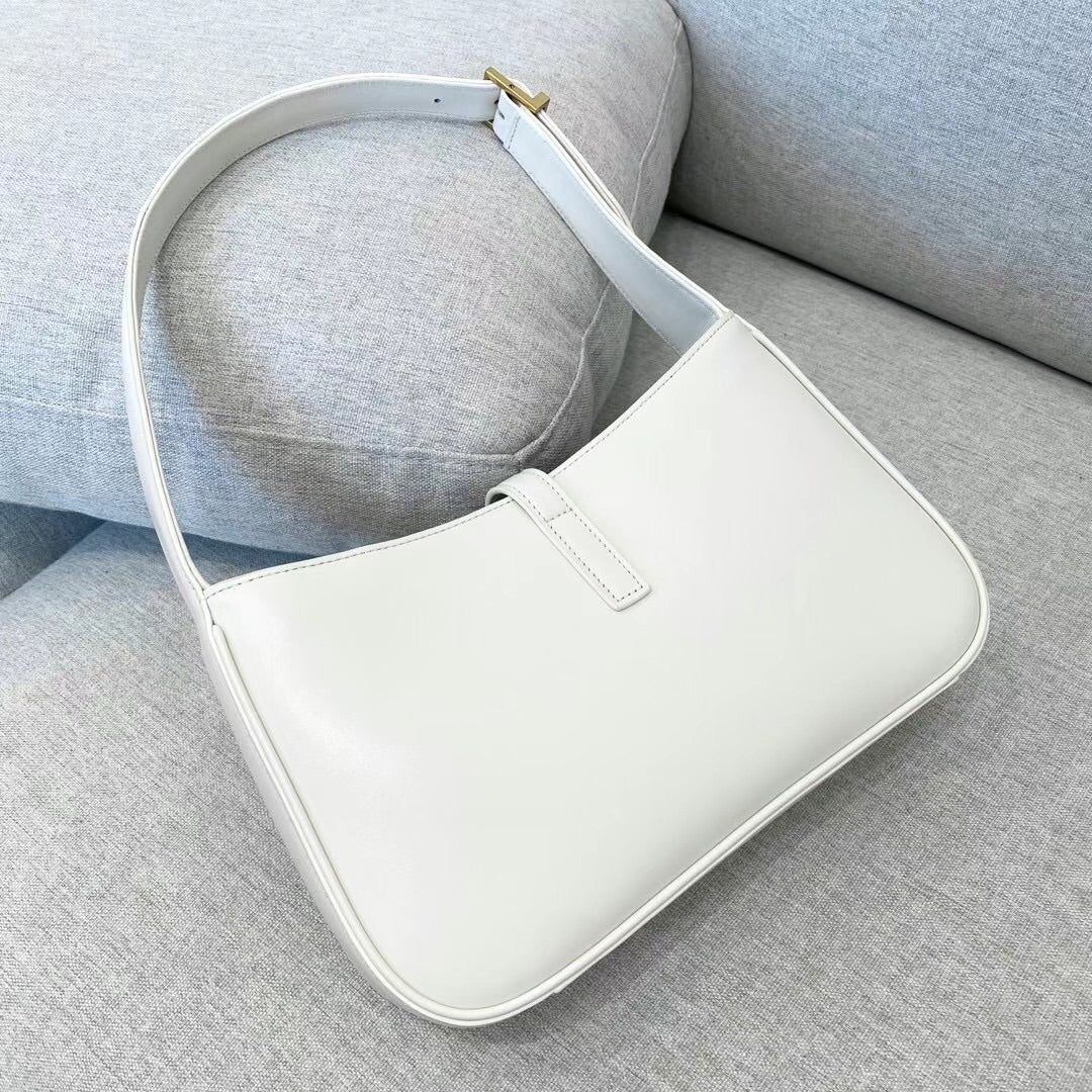 YSL Le 5 A 7 Hobo Bag In Smooth Leather