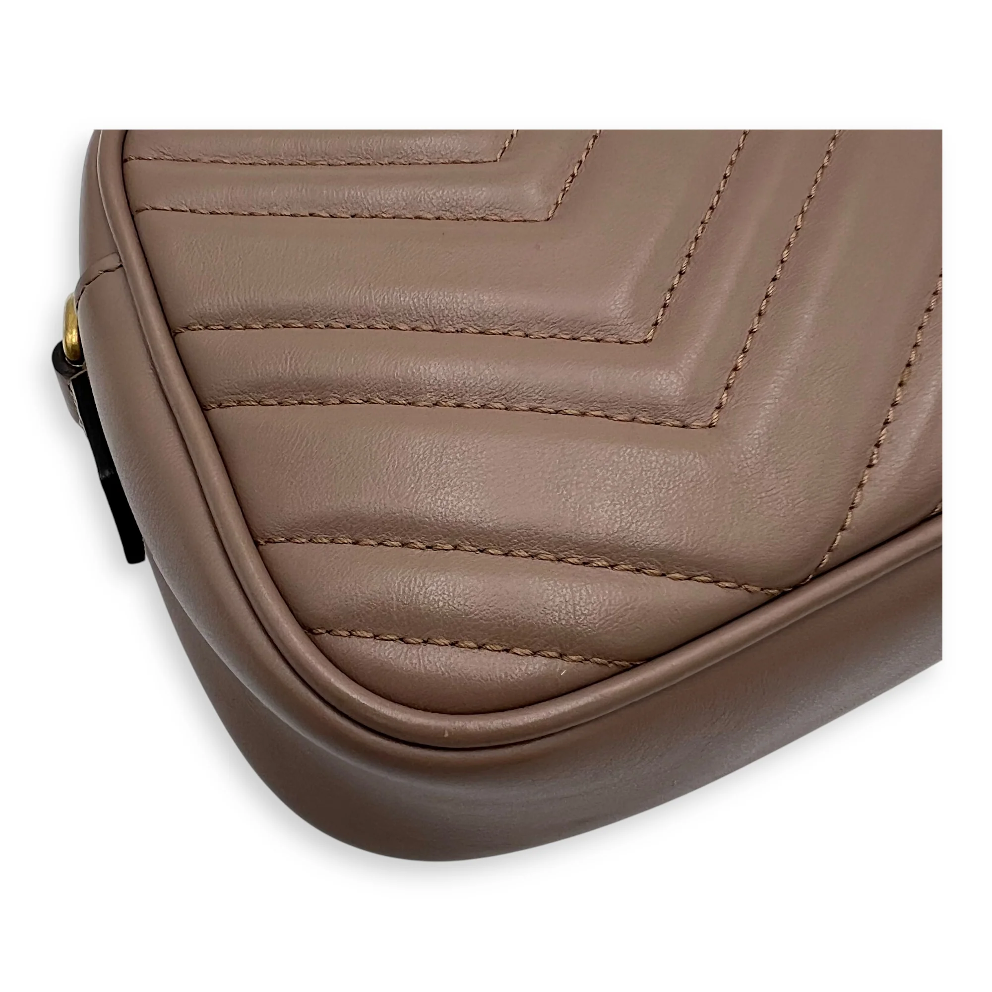 GG Marmont Crossbody Bag Medium Pink in Calfskin, Gold hardware