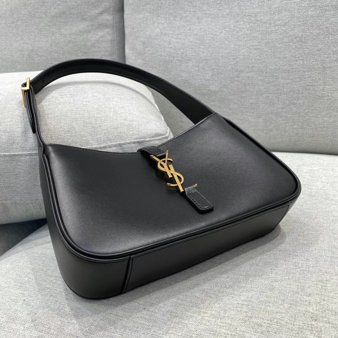 YSL Le 5 A 7 Hobo Bag In Smooth Leather