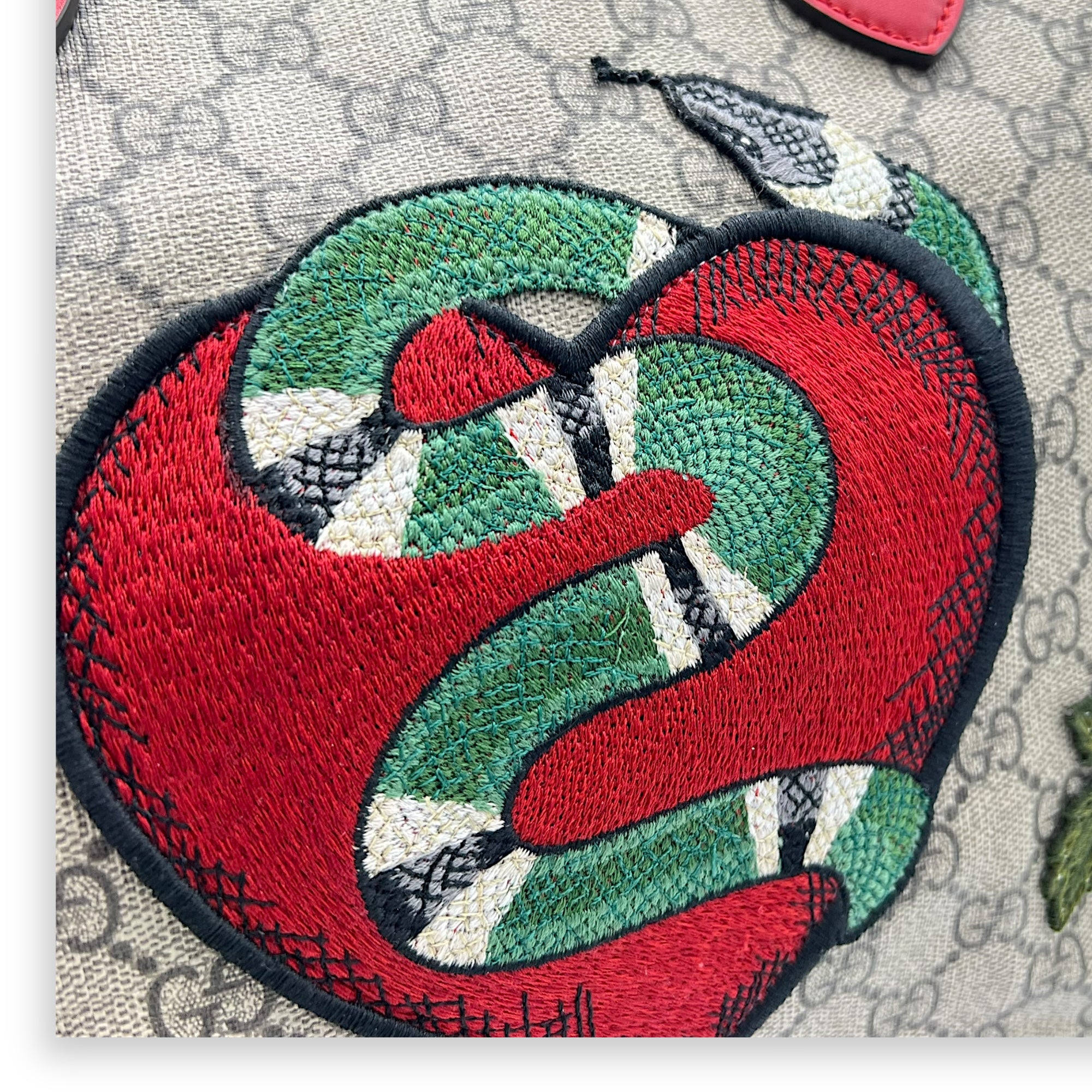 GG Supreme Snake Heart Grey Tote Bag in Coated Canvas, Silver hardware