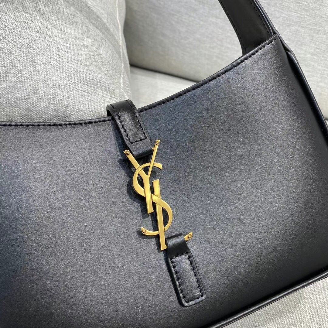 YSL Le 5 A 7 Hobo Bag In Smooth Leather