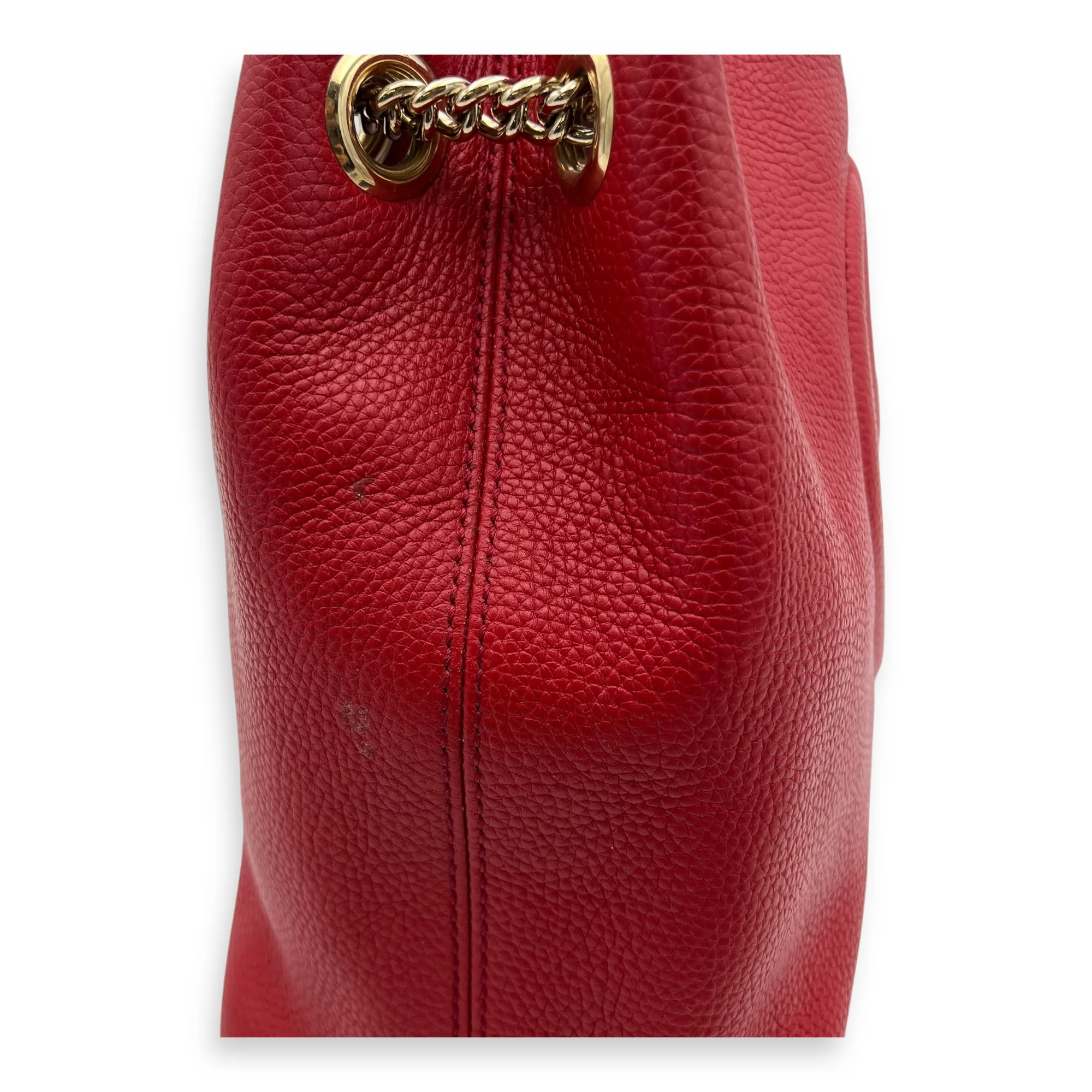 Soho Shoulder Bag Red in Calfskin, Gold hardware
