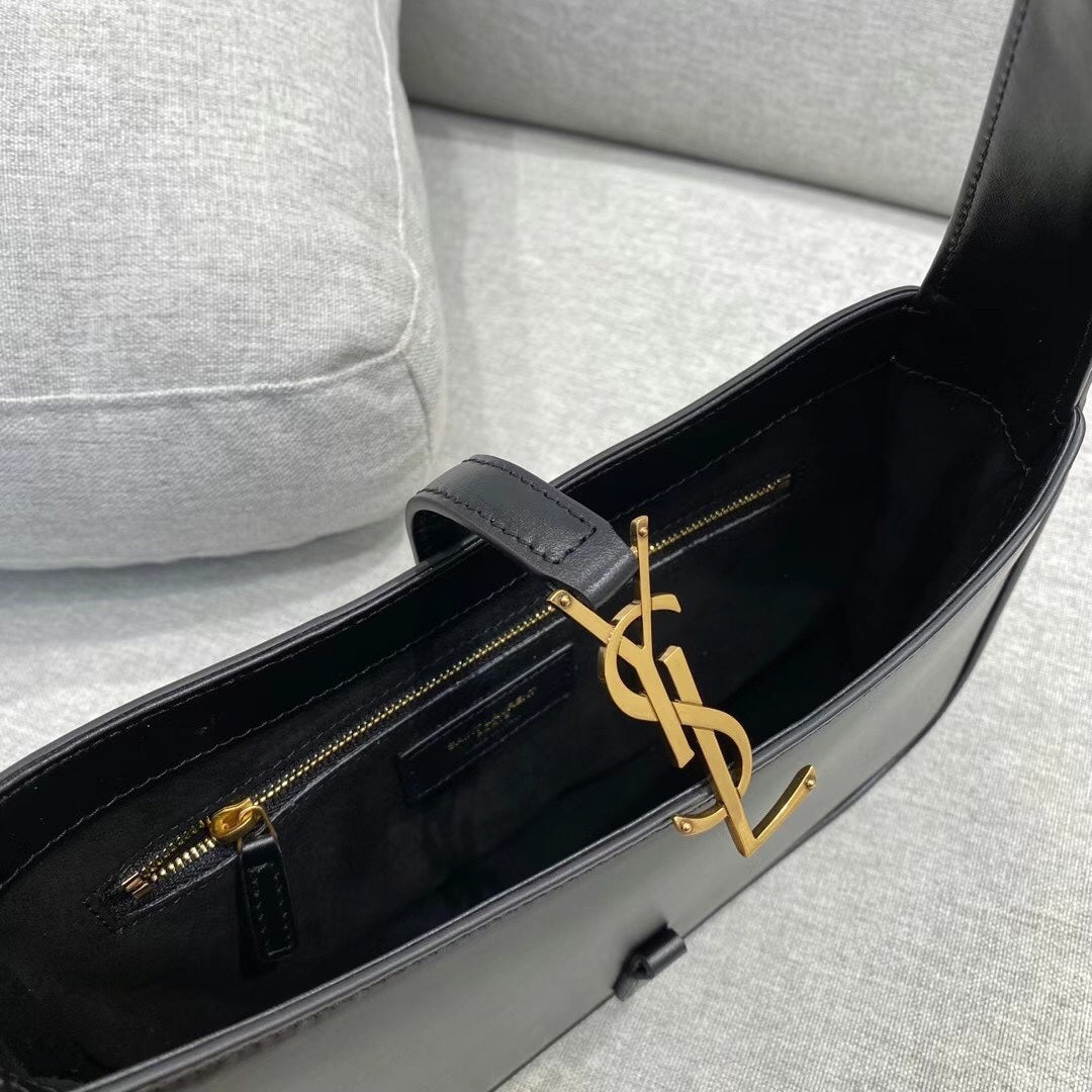 YSL Le 5 A 7 Hobo Bag In Smooth Leather