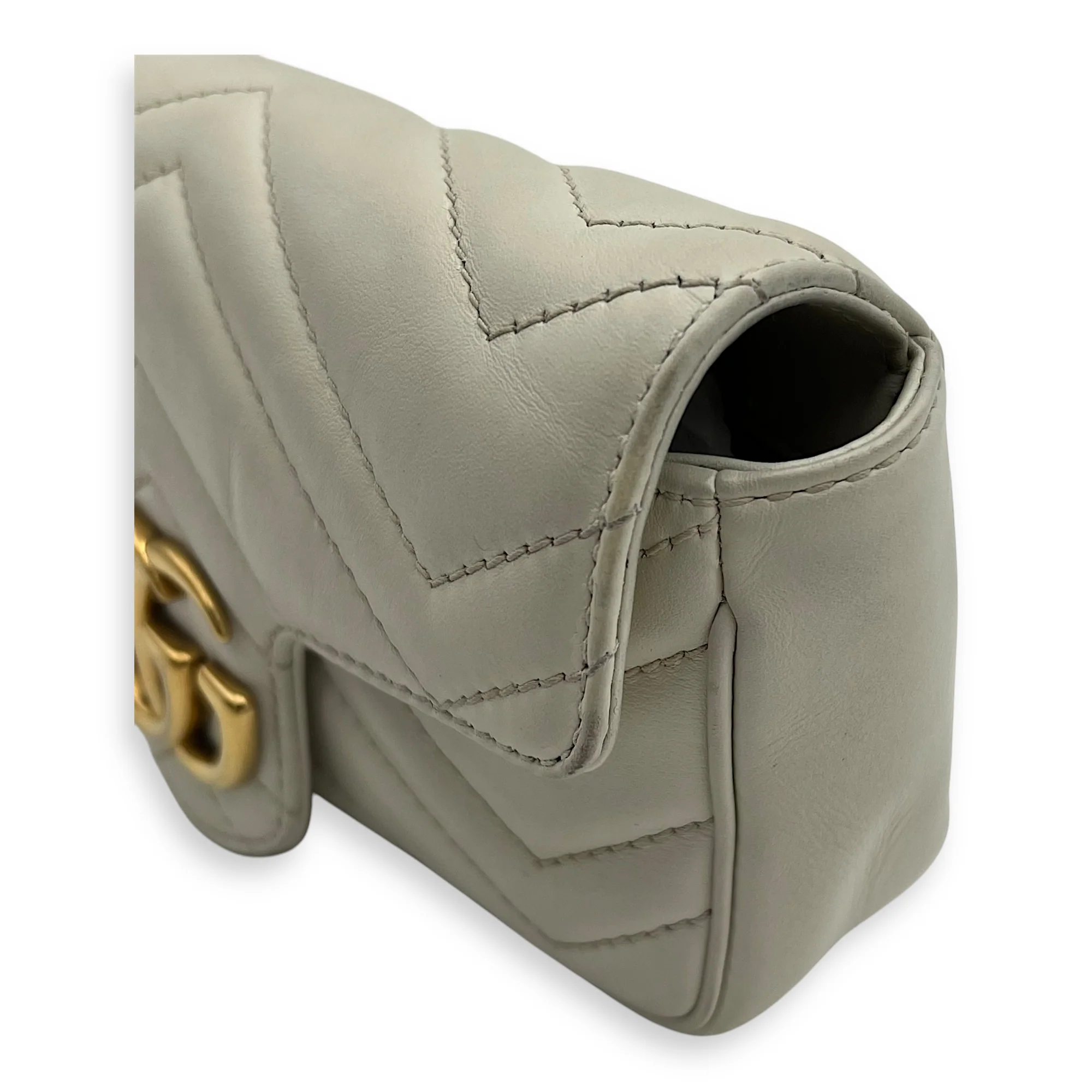 GG Marmont Super Mini White Crossbody Bag in Calfskin, Gold hardware