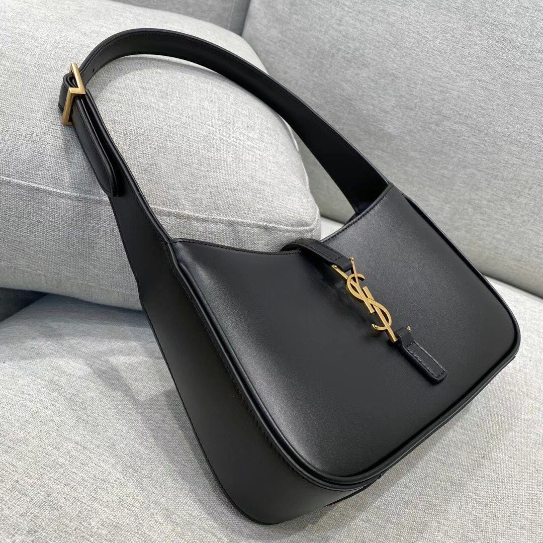 YSL Le 5 A 7 Hobo Bag In Smooth Leather