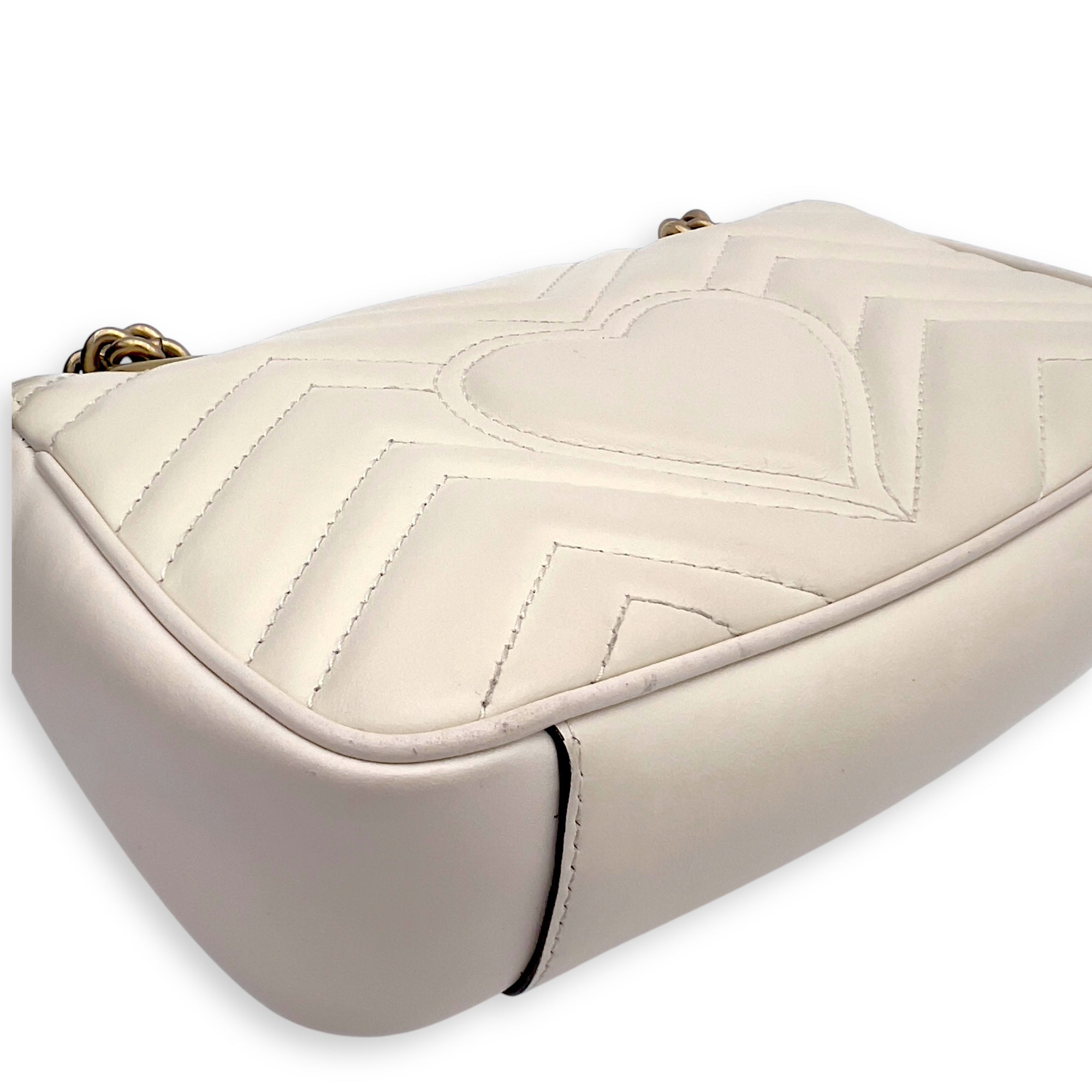 GG Marmont Shoulder Bag Mini White in Calfskin, Gold hardware