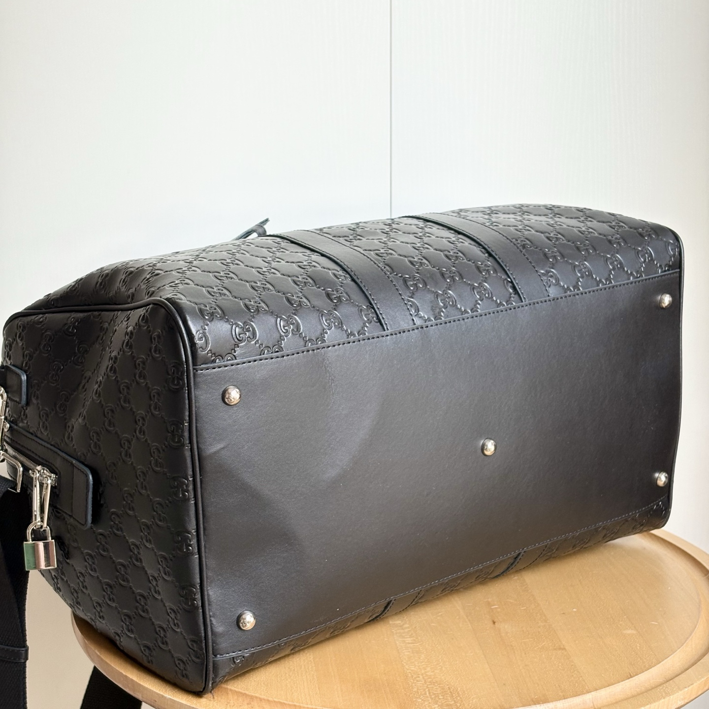 Gucci GG Emblem medium duffle bag - Black