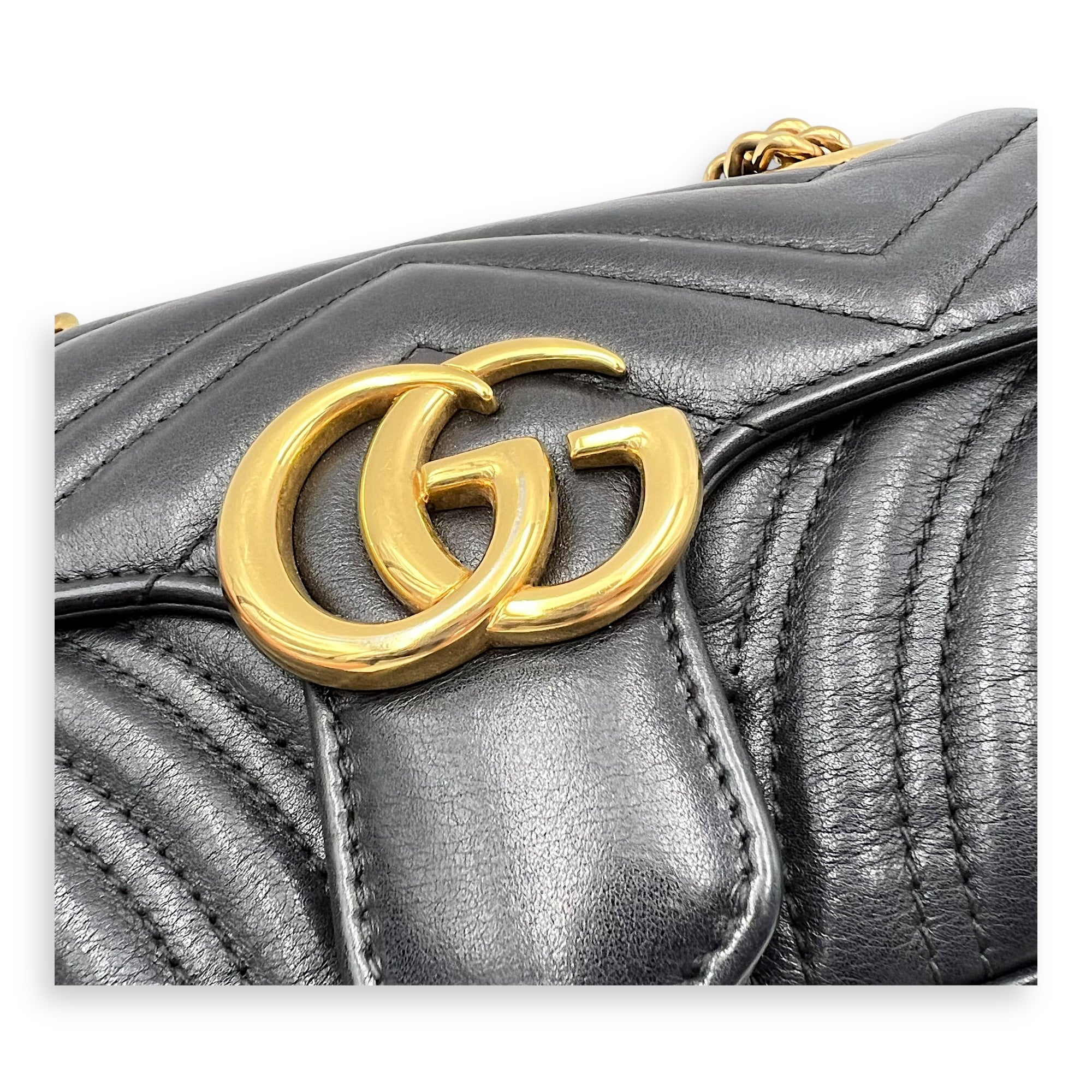 GG Marmont Mini Black Shoulder Bag in Calfskin, Gold hardware