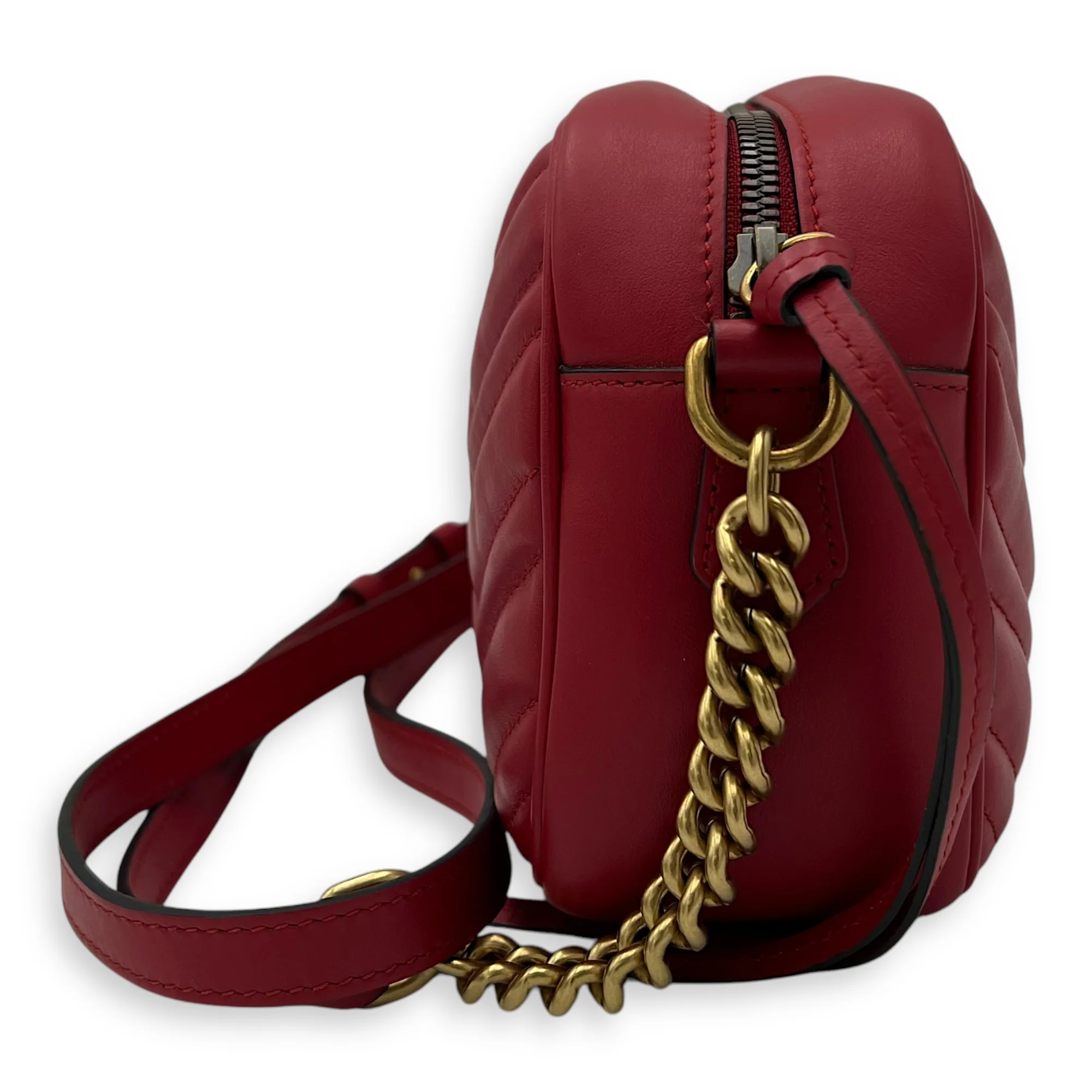 GG Marmont Shoulder Bag Red in Calfskin, Gold hardware