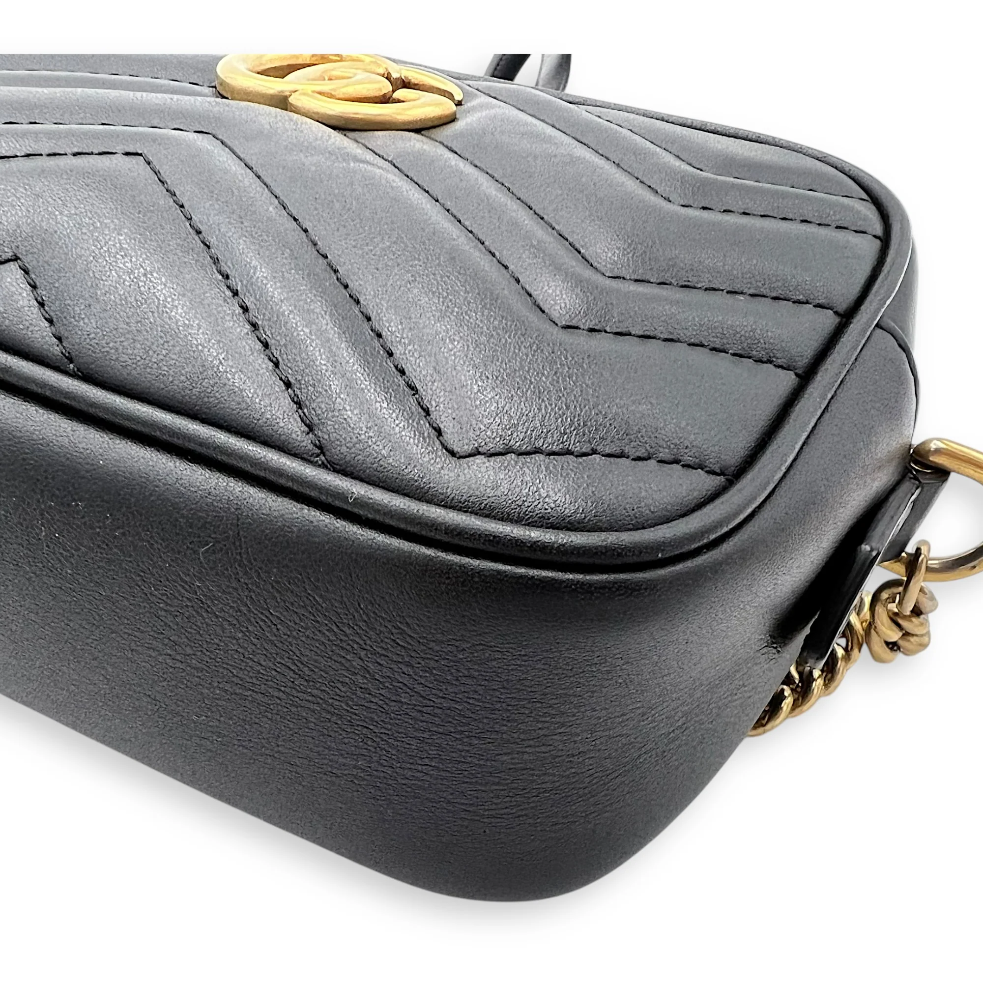 GG Marmont mini Black Crossbody Bag in Calfskin, Gold hardware