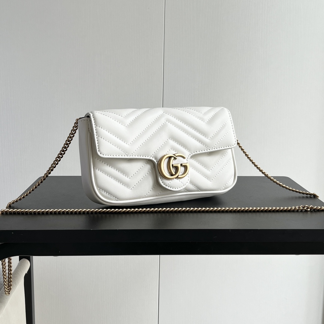 Gucci GG Marmont matelassé leather super mini bag