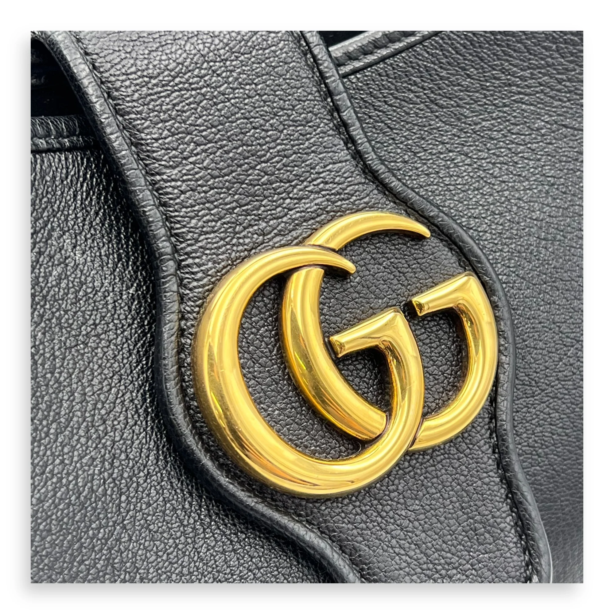 Aphrodite Shoulder Bag Medium Black in Calfskin, Gold hardware