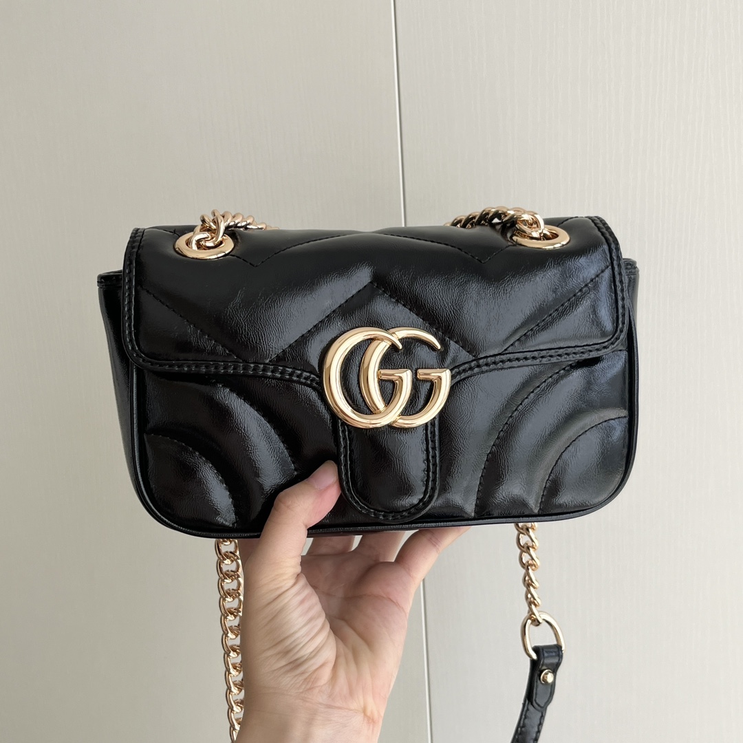 Gucci GG Marmont matelassé leather super small bag