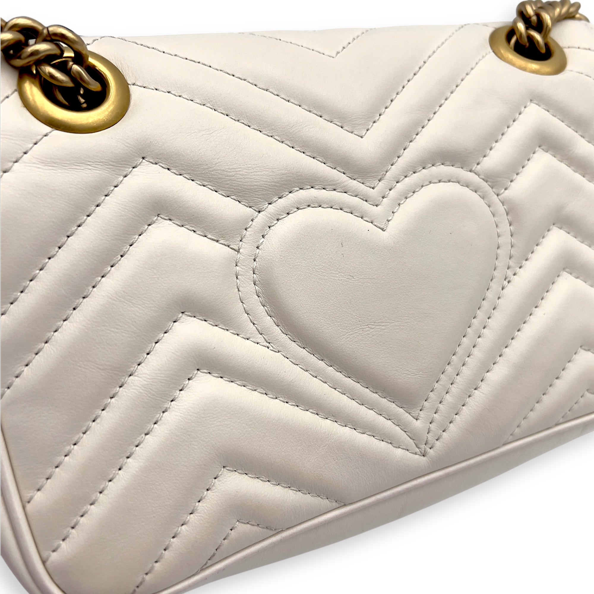 GG Marmont Shoulder Bag Mini White in Calfskin, Gold hardware