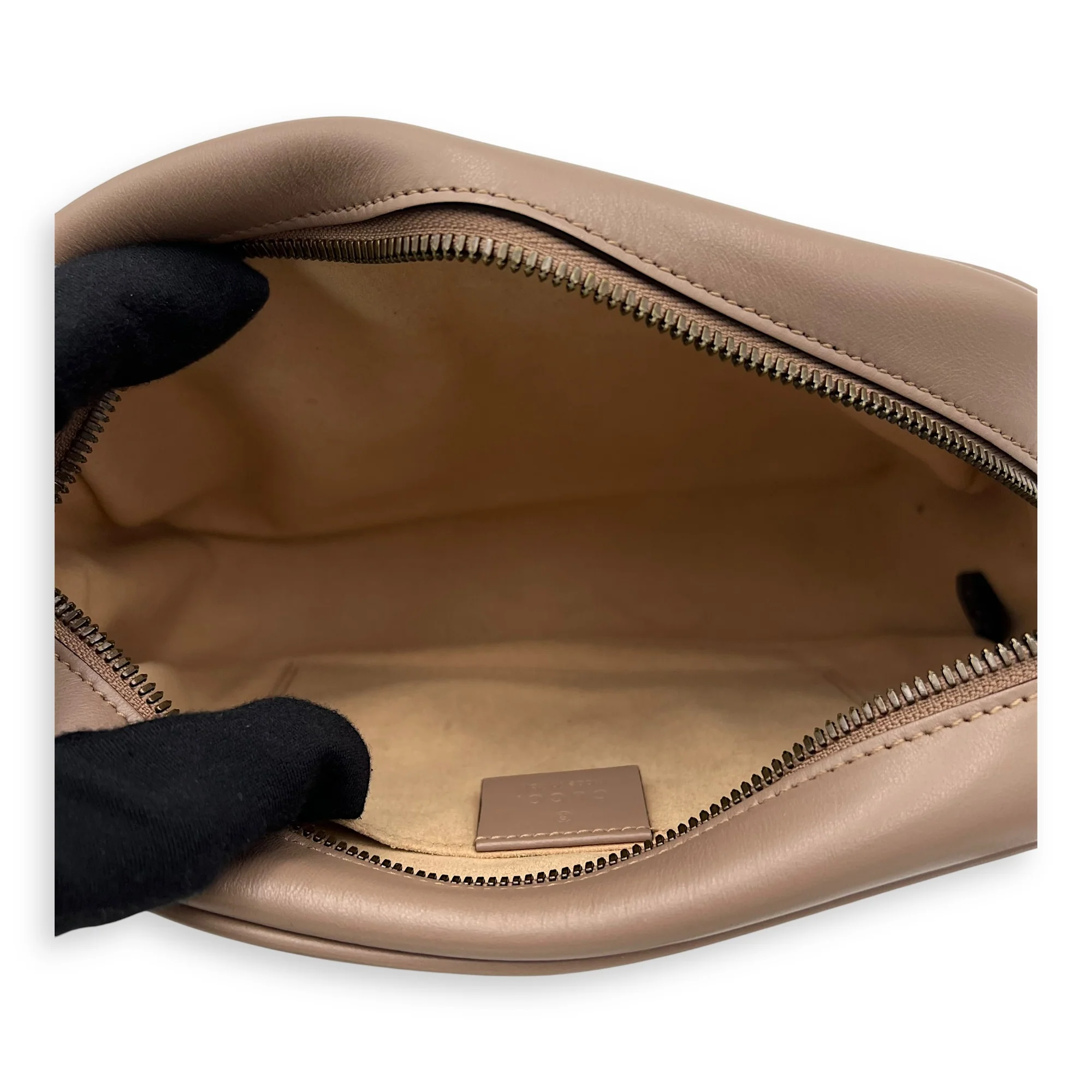GG Marmont Crossbody Bag Medium Pink in Calfskin, Gold hardware