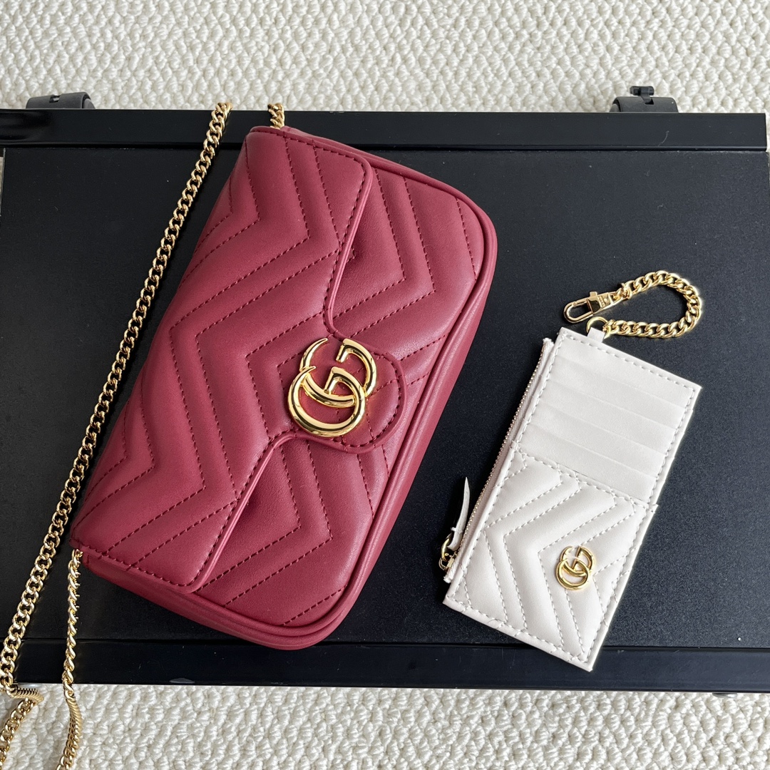 Gucci GG Marmont matelassé leather super mini bag