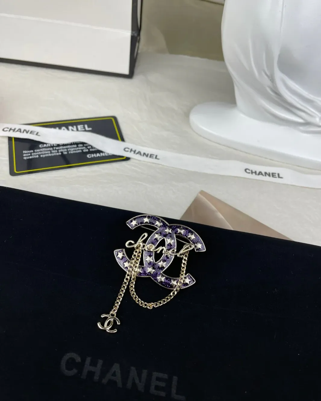 High quality Star CC brooch