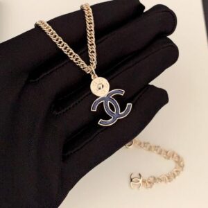 Round brand blue double C necklace